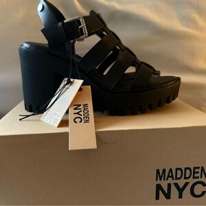 New women’s size 6